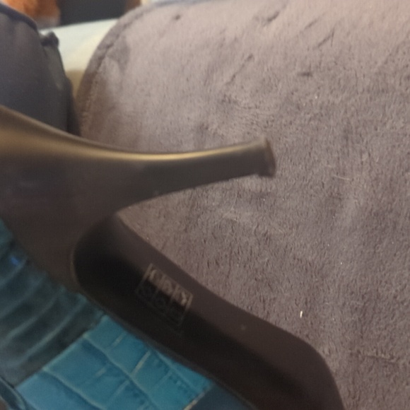 Shoes - Picture 9 of 10